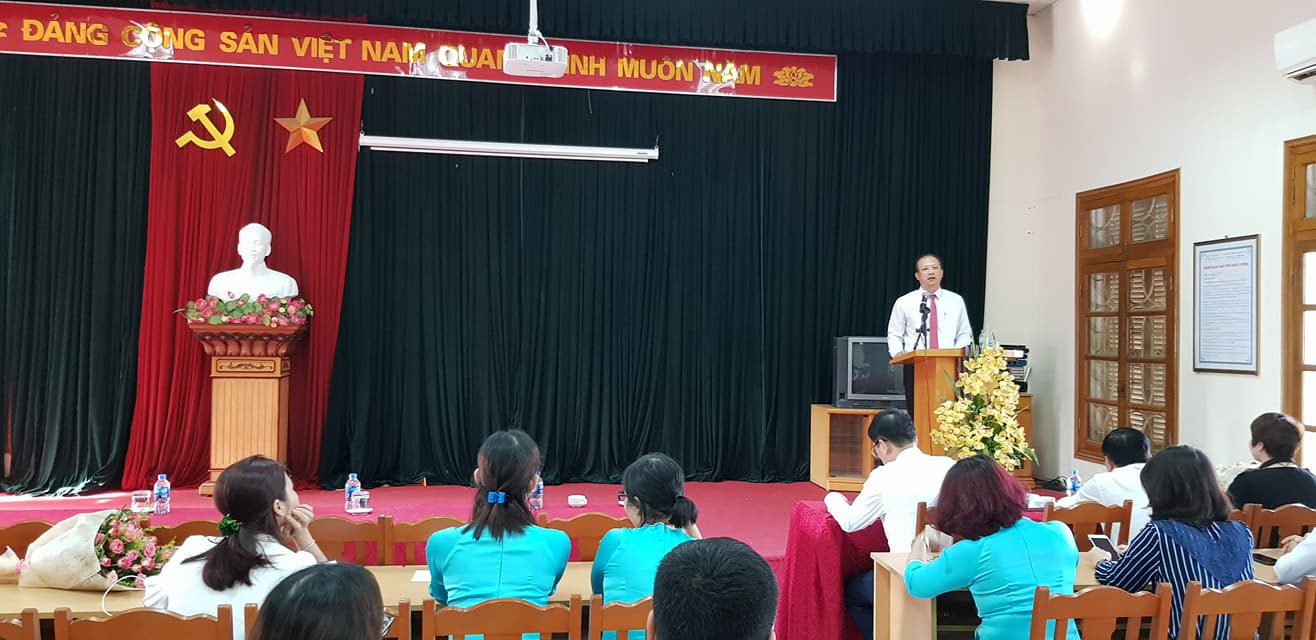 Đ/c Lê Gia Phong, Bí thư Đảng ủy – Cục trưởng Cục Thống kê phát biểu tại Lễ chào cờ